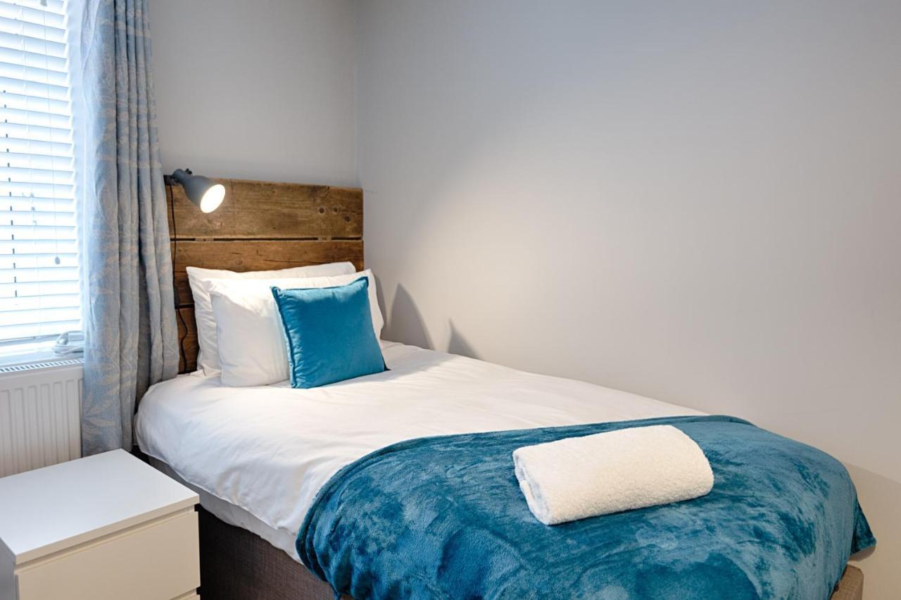 3 Rm Studio, Open-Plan Living, Dining, & Kitchen Llanelli Exterior photo
